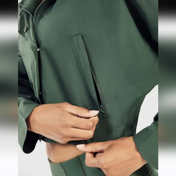FABLETICS Cropped Hooded Jacket – Green | Lightweight Performance Layer. Small - Picture 4 of 16